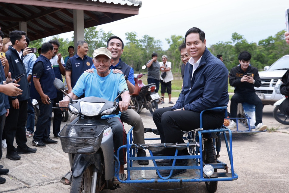 “สรรเพชญ” ลงพื้นที่ชุมพร รับฟังปัญหาชาวบ้าน เร่งขุดลอกร่องน้ำคลองปะทิว–คลองบางสน ฟื้นท่าเรือสามเสียม
