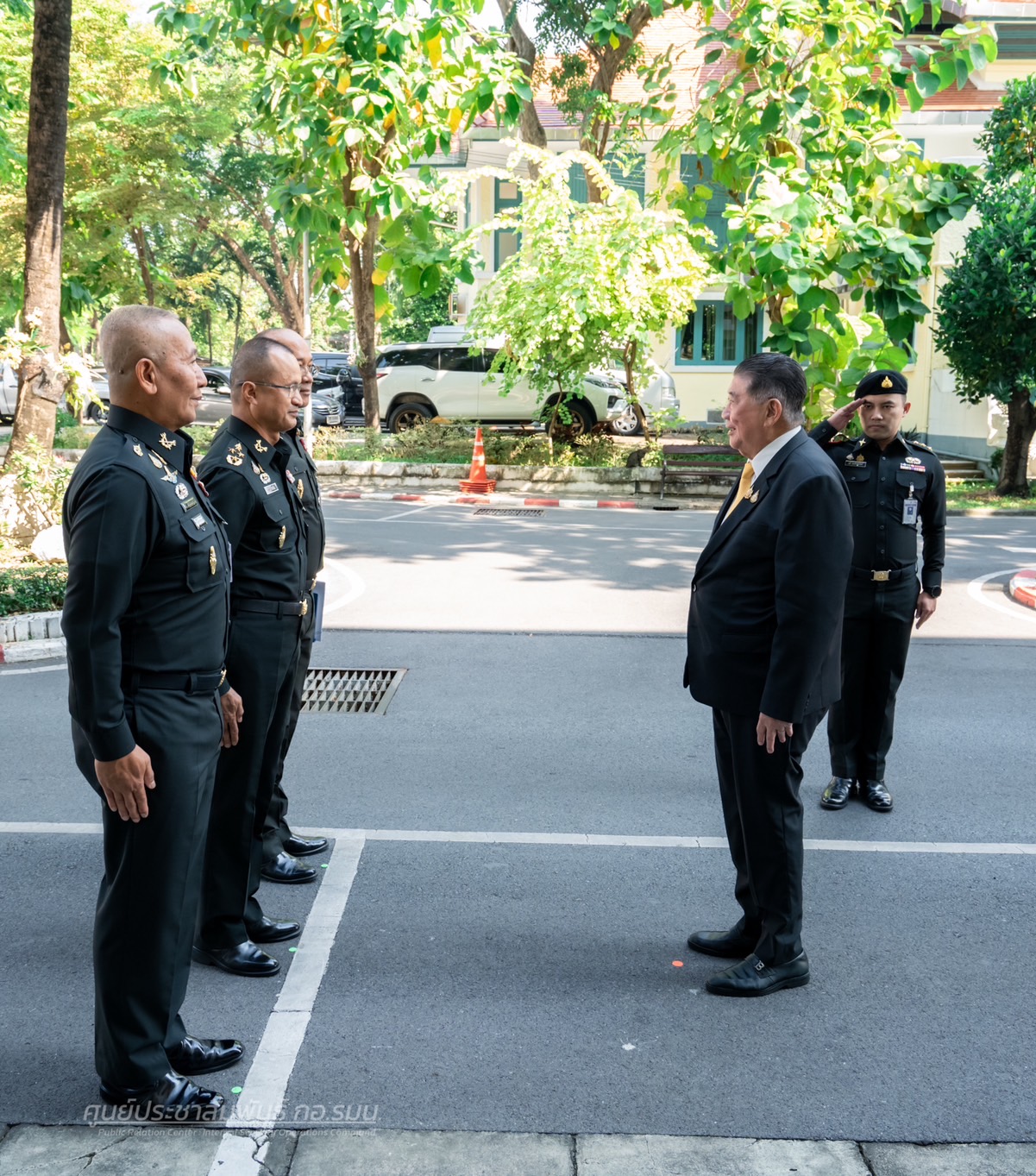 “ภูมิธรรม” ถกบอร์ด-มอบนโยบาย “กอ.รมน.”เตรียมพร้อมรับมือภัยความมั่นคงทุกมิติ เดินหน้าสกัดกั้นยาเสพติด
