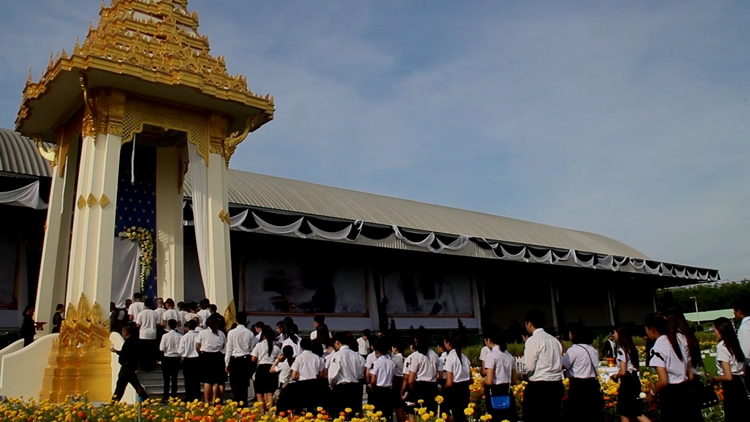 จังหวัดจันทบุรี ซักซ้อมการถวายดอกไม้จันทน์ เพื่อเตรียมความพร้อมพิธีถวายพระเพลิงพระบรมศพฯ 