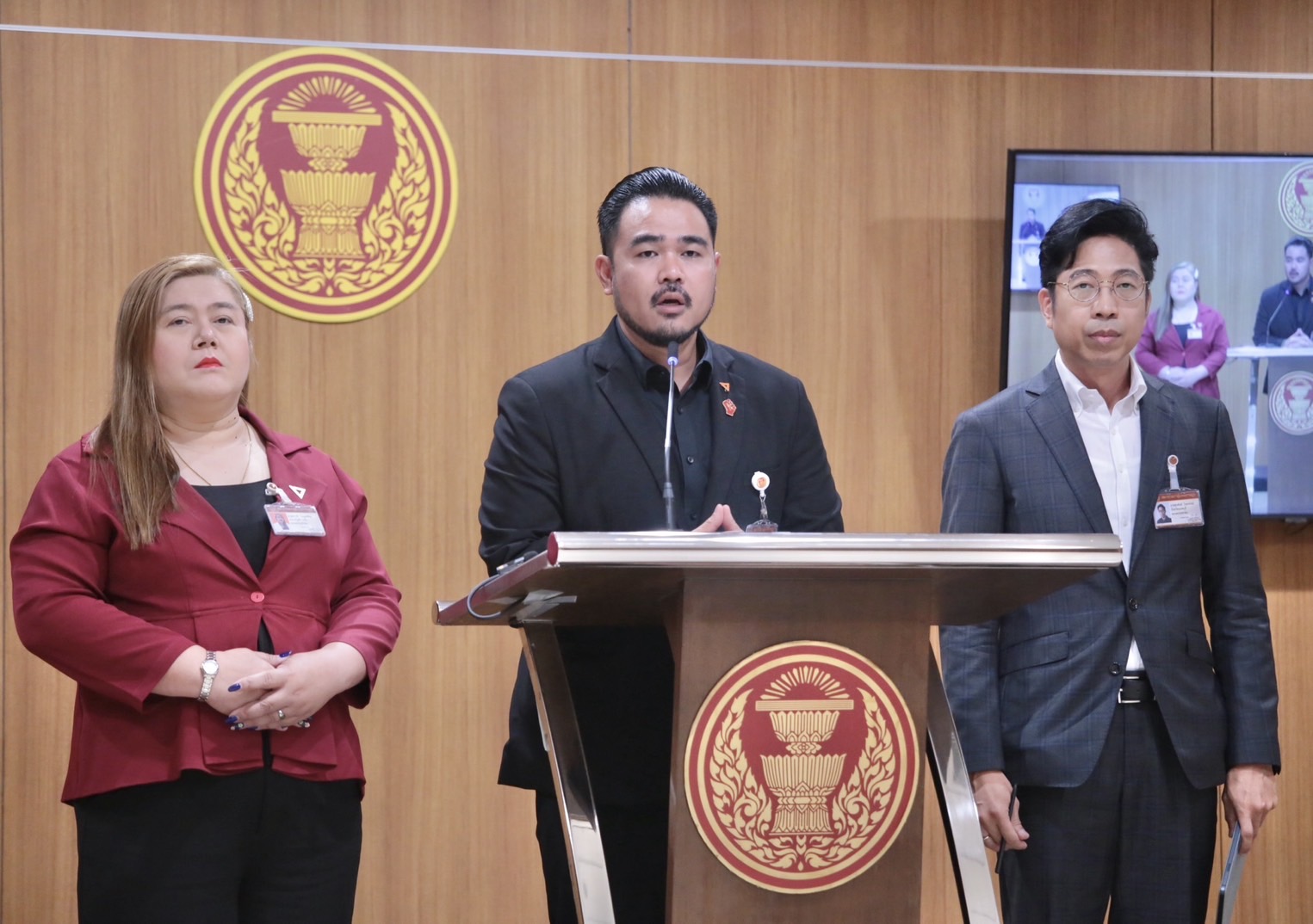 "สส.ปชน." รุมจวก "กยศ." หักเงินเพิ่ม 3,000 บาททำประชาชนติดหนี้นอกระบบเพิ่ม