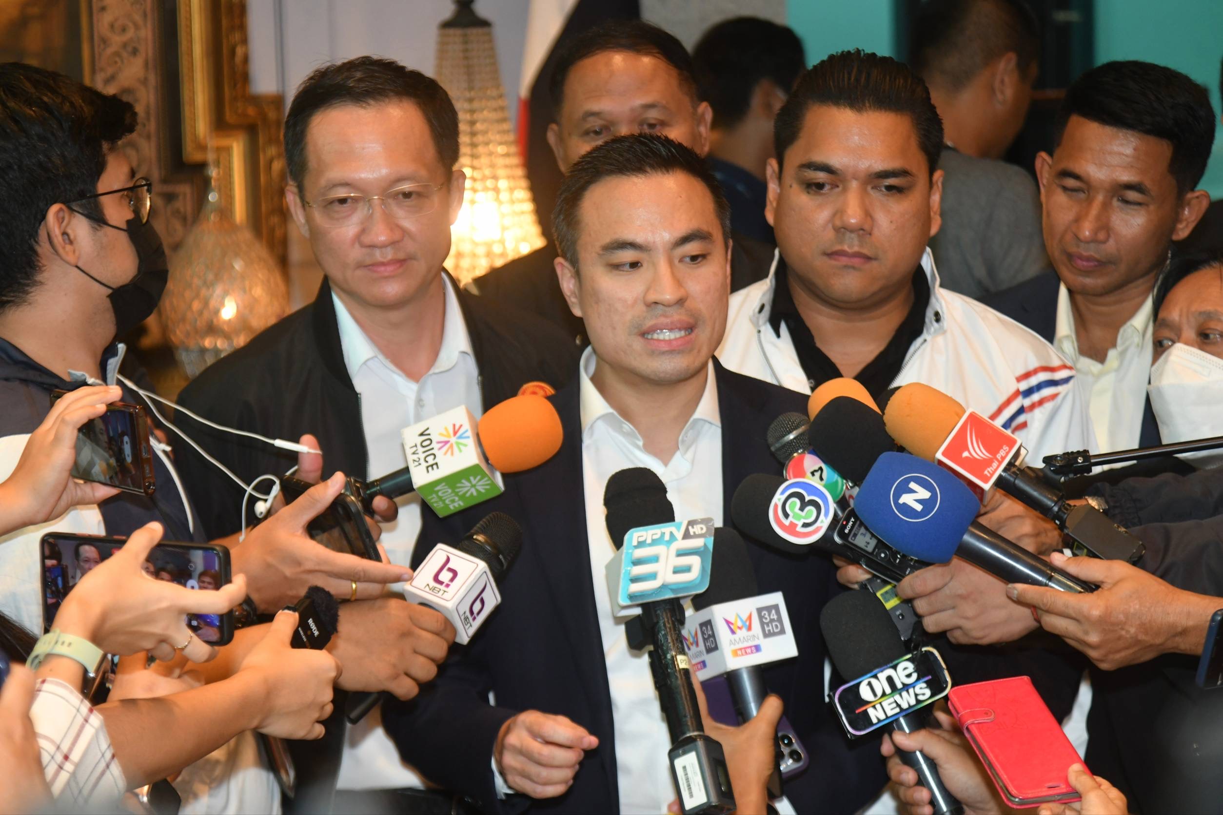 "รทสช."  ประเดิมรีแบรนด์ดิ้ง ตั้ง "ทีมโฆษก"  ลั่นมติพรรค ไม่โหวต "นายกฯ-ปธ.สภา" จาก "ก้าวไกล" แน่นอน