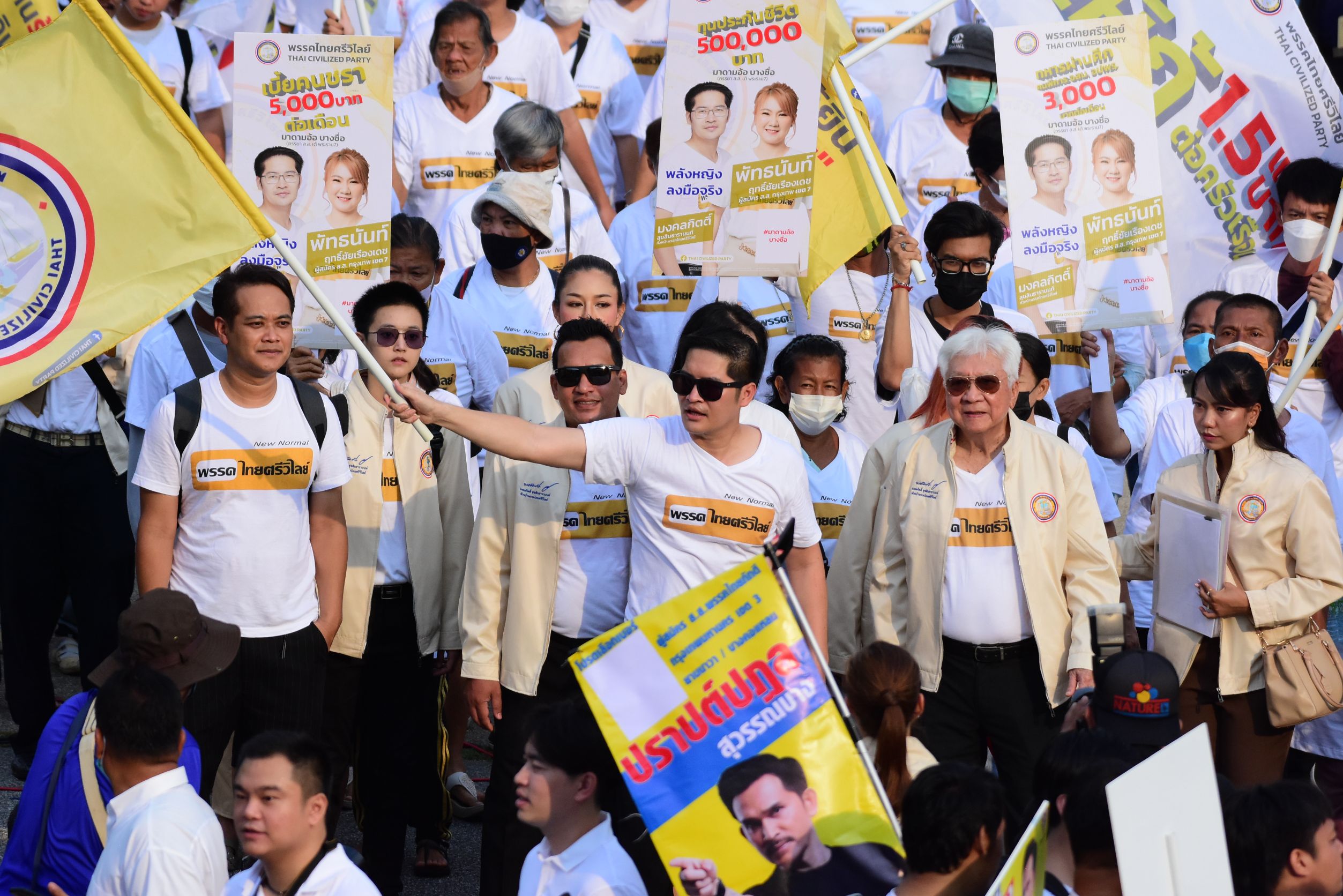 “พี่เต้” ชูธงนำทีมไทยศรีวิไลย์ ให้กำลังใจ 5 ผู้สมัคร ส.ส.กทม.พร้อมประกาศชนทุกพรรคในสนามเลือกตั้ง
