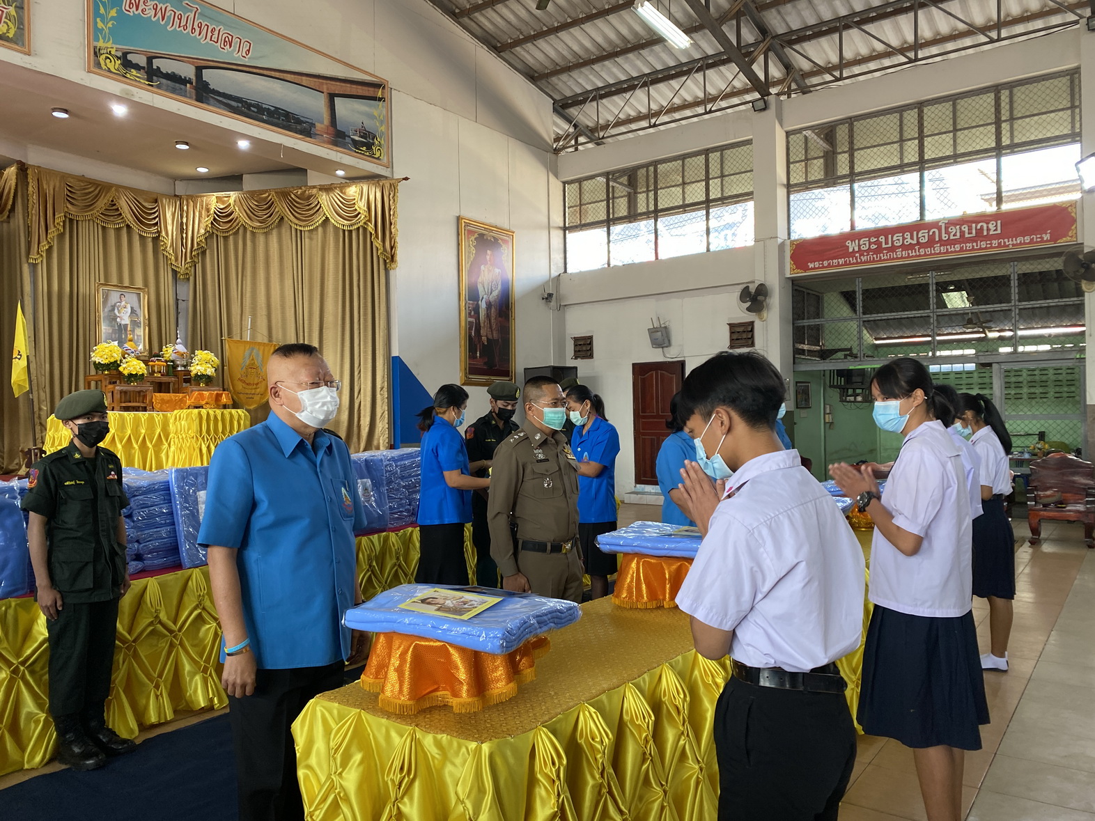 หนองคาย มอบผ้าห่มกันหนาวพระราชทาน ให้กับนักเรียนโรงเรียนราชประชานุเคราะห์ 14