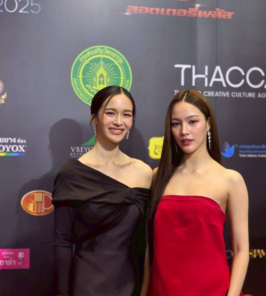 สวยจึ้ง!! “เหนือ ดิสรยา” ควง “แตงกวา พิญญาเนศวร์” คู่จิ้นในซีรีส์ “คนโปรดของควีนเดอะซีรีส์” เฉิดฉายบนพรมแดงงาน “คมชัดลึกอวอร์ด 21”