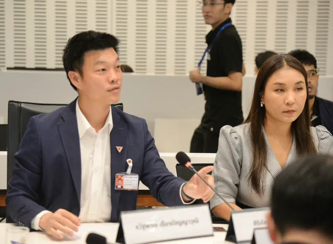 "เท้ง-พิจารณ์" ป้อง "ภาวุธ" ยันพร้อมแจง DSI ลั่นไม่ใช้เอกสิทธิ์ สส. ซัดเกมการเมืองดิสเครดิต สกัดปมตรวจพาสปอร์ต