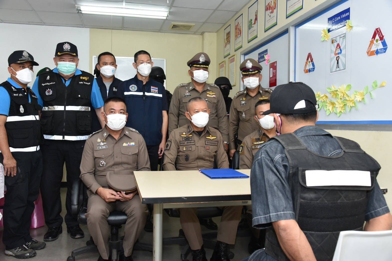 ตำรวจ ภ.7 รวบคนร้าย ชิงทรัพย์ ห้างเพชรทองชื่อดัง