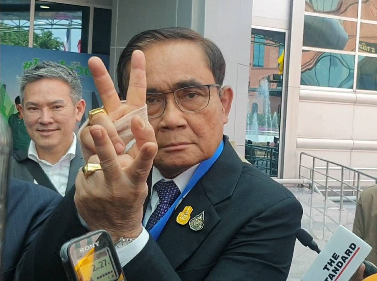 "ประยุทธ์" บอก ไม่ตื่นเต้นโพสต์ท่า Y2K หลัง รทสช.จับได้เบอร์  22 ไม่ตอบเลขเบิ้ลส่งนั่งนายกฯต่อหรือไม่ 