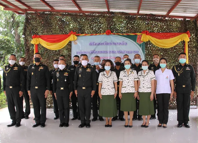 ผู้บัญชาการกองบัญชาการช่วยรบที่ 3 พร้อม คณะ มอบเงินช่วยเหลือบุพการีที่ทุพพลภาพของกำลังพล