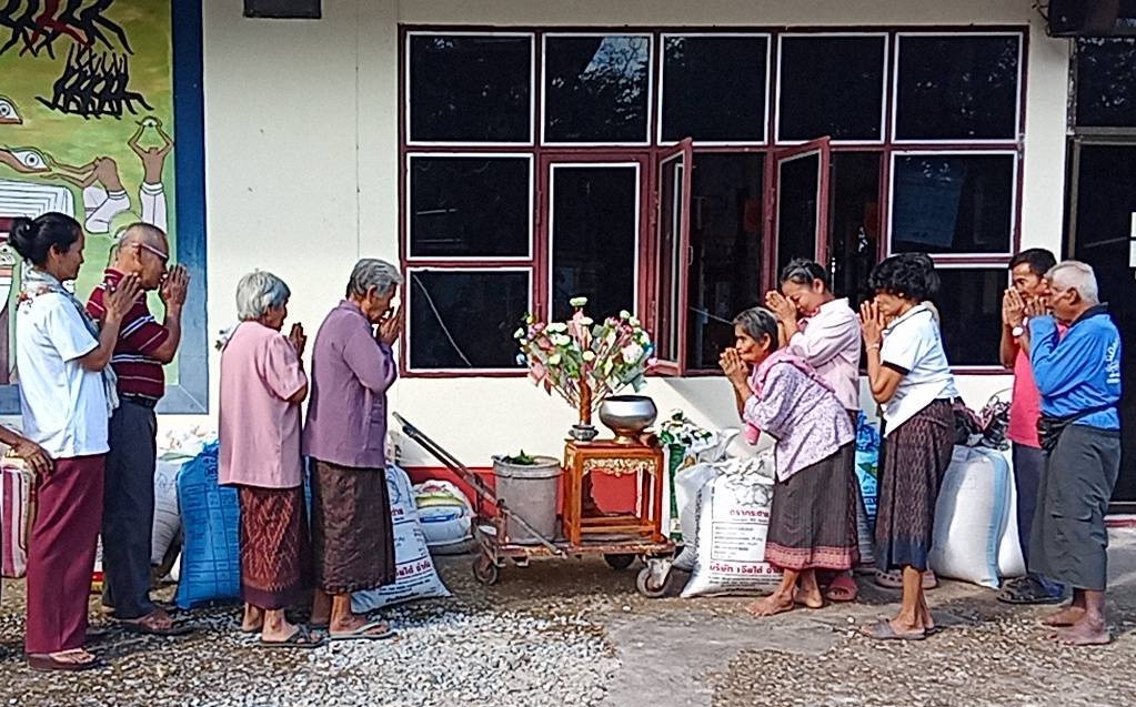 ชาวอุทัยธานี ร่วมงานบุญกุ้มข้าวใหญ่ชาวอีสาน ตามประเพณีบูชาพระแม่โพสพ 