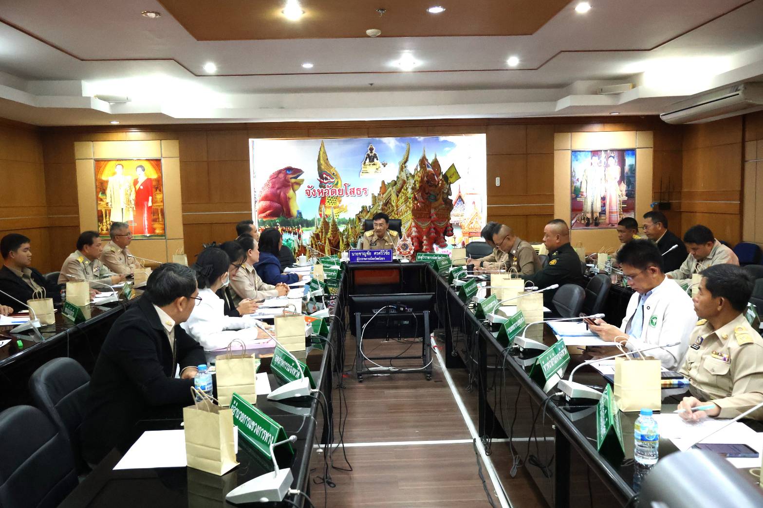 ผู้ว่าฯ ยโสธรสั่งนายอำเภอและท้องถิ่นล้างเมืองพร้อมเฝ้าระวังการเผาและแก้ปัญหาฝุ่น PM 2.5 