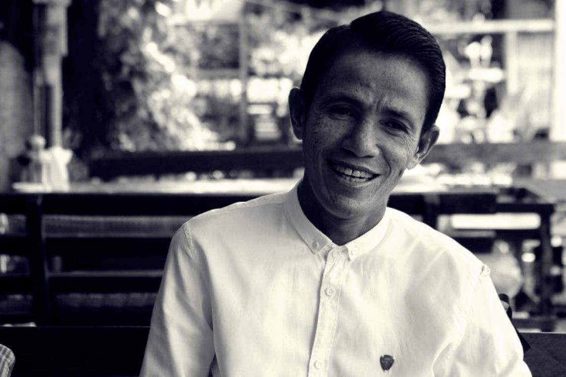 'นุ้ยเชิญยิ้ม' ทำบุญอุทิศส่วนกุศลให้โรเบิร์ต ขอโชคลาภไอ้ไข่เขย่าเซียมซี 