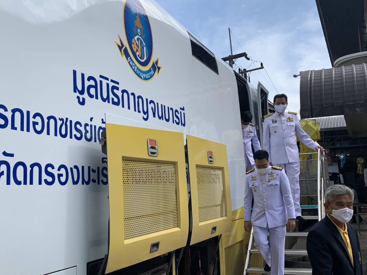 มูลนิธิกาญจนบารมี​ จัดทำ​ "โครงการคัดกรอง​มะเร็ง​เต้านม​ด้วย​เครื่อง​เอกซเรย์​เคลื่อนที่​ 