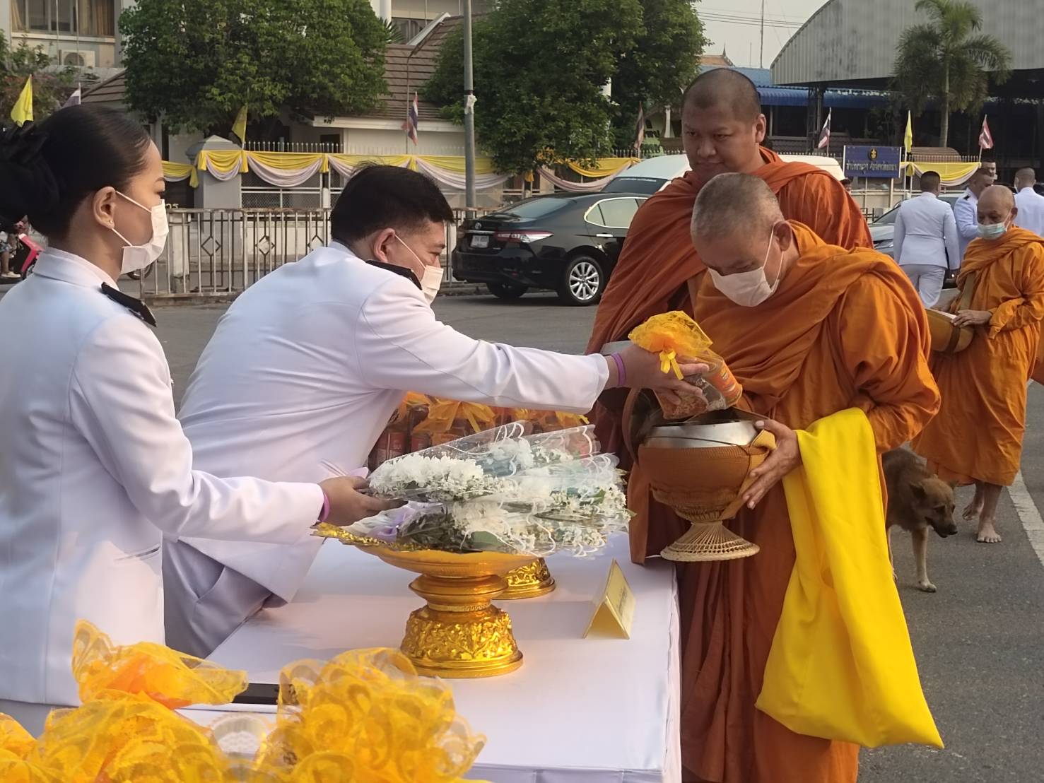 จังหวัดชัยนาท จัดพิธีทำบุญตักบาตรถวายพระราชกุศล 