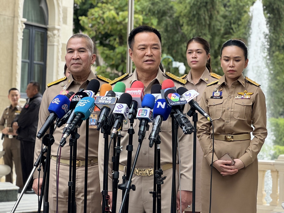 “อนุทิน” โต้ ปชน. ปมกล่าวหาองคมนตรีร่วมประชุม ปภ. ยันไม่แทรกแซง พร้อมโต้ “เท้ง” ดึงฟ้าต่ำ เชื่อ ปชช. เข้าใจเย้ยไร้ภูมิปัญญา-วุฒิภาวะ