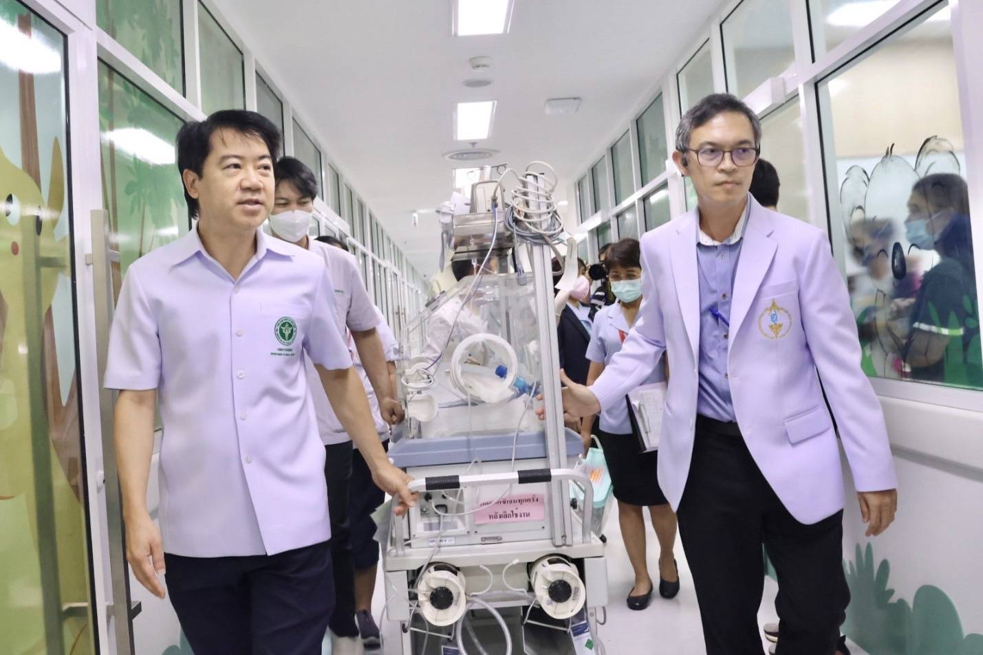 “สมศักดิ์”กำกับอธิบดีกรมการแพทย์ สนองพระมหากรุณาธิคุณ เร่งช่วยเหลือทารกหลังคลอดเขียว ภาวะหลอดเลือดใหญ่ของหัวใจสลับขั้วกัน