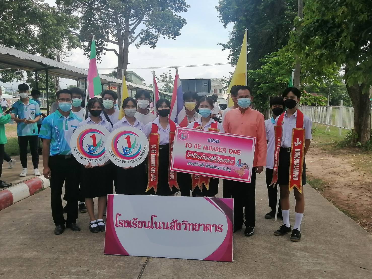 โนนสังร่วมใจเดินรณรงค์ต่อต้านยาเสพติดและความรุนแรงในสังคม
