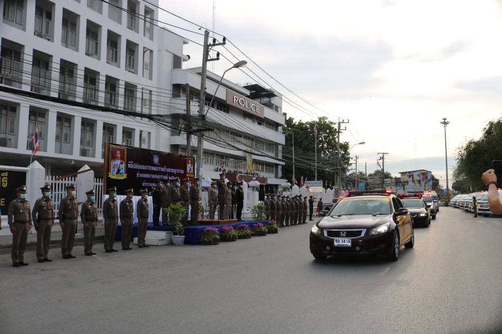 ตำรวจปล่อยแถวระดมกวาดล้างพร้อมตั้งด่านตรวจในช่วงเทศกาลสงกรานต์