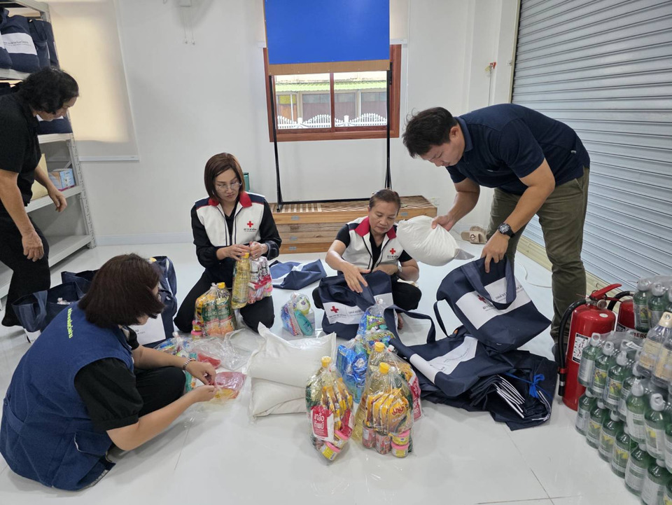 เหล่ากาชาดจังหวัดน่าน จัดเตรียมบรรจุถุงยังชีพฯ ช่วยเหลือชาวบ้านผู้ประสบอุทกภัย