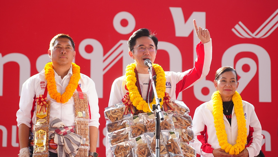 "ยศชนัน" ลุยประทาย-ชุมพวง ประกาศสงครามยาเสพติด-ล้างหนี้วัยเก๋า ชูนโยบายรัฐจ่าย 70 ปชช.จ่าย 30 