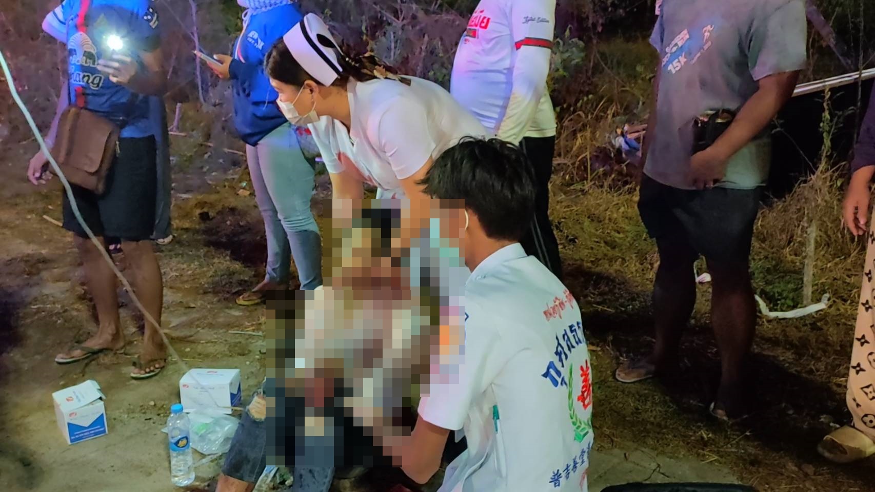 ทีมพยาบาลผู้เสียสละจอดรถช่วยอุบัติเหตุระหว่างทางเจอรถบรรทุกชนซ้ำซ้อนรับมอบเกียติบัตรชมเชย