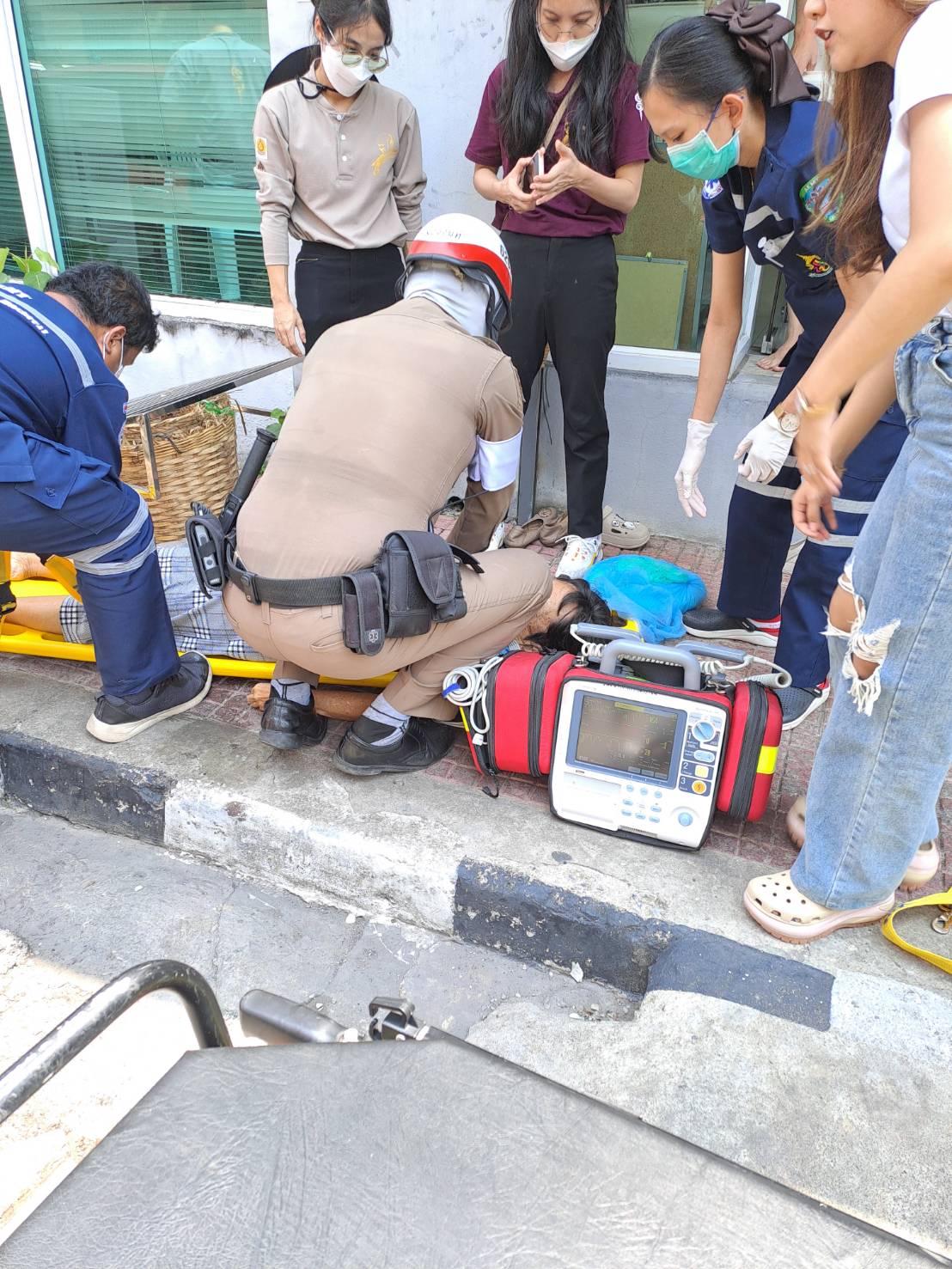 "บิ๊กเด่น"ชมตำรวจจันทุรีช่วยเหลือผู้ป่วยฉุกเฉินหัวใจหยุดเต้น ยกเป็นตัวอย่าง “สุภาพบุรุษจราจร”