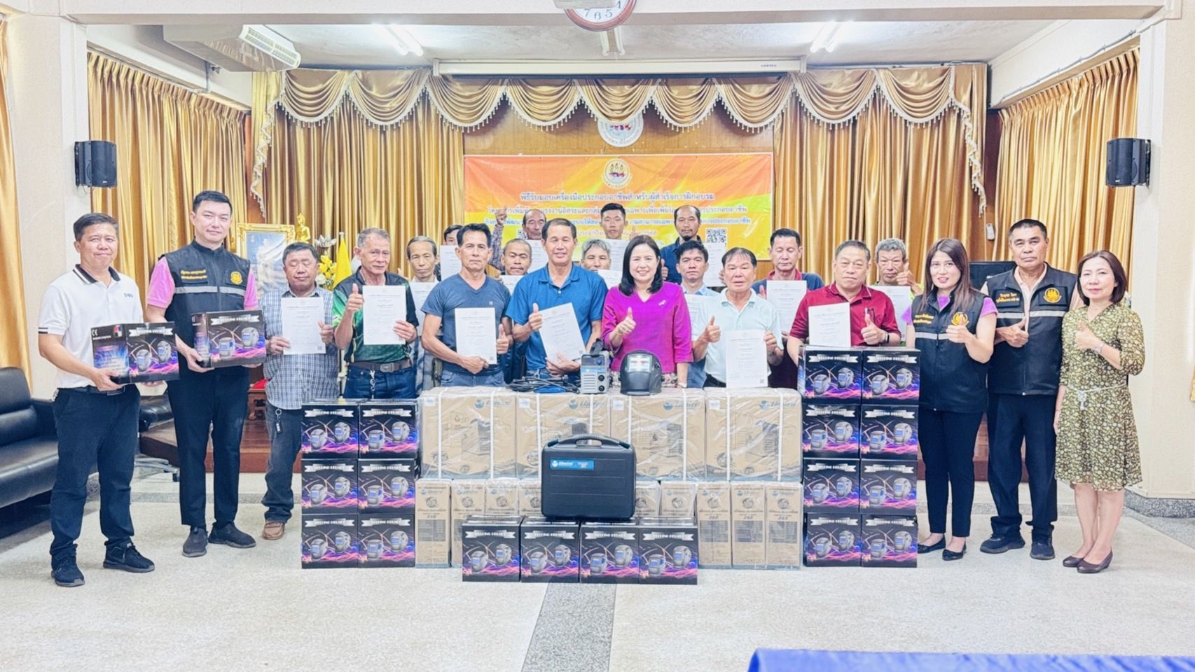 สำนักงานพัฒนาฝีมือแรงงานน่าน มอบเครื่องมือประกอบอาชีพและวุฒิบัตรแก่ผู้สำเร็จการฝึกอบรม สร้างโอกาสใหม่ให้แรงงานอิสระ