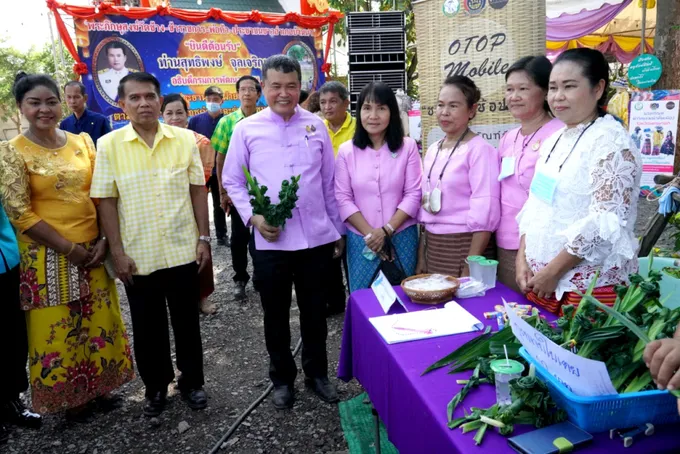 พช. น้อมนำศาสตร์พระราชาเปิด “ฝายมีชีวิตวัดช้าง” ต้นแบบตลาดริมน้ำท่องเที่ยววิถีพุทธ