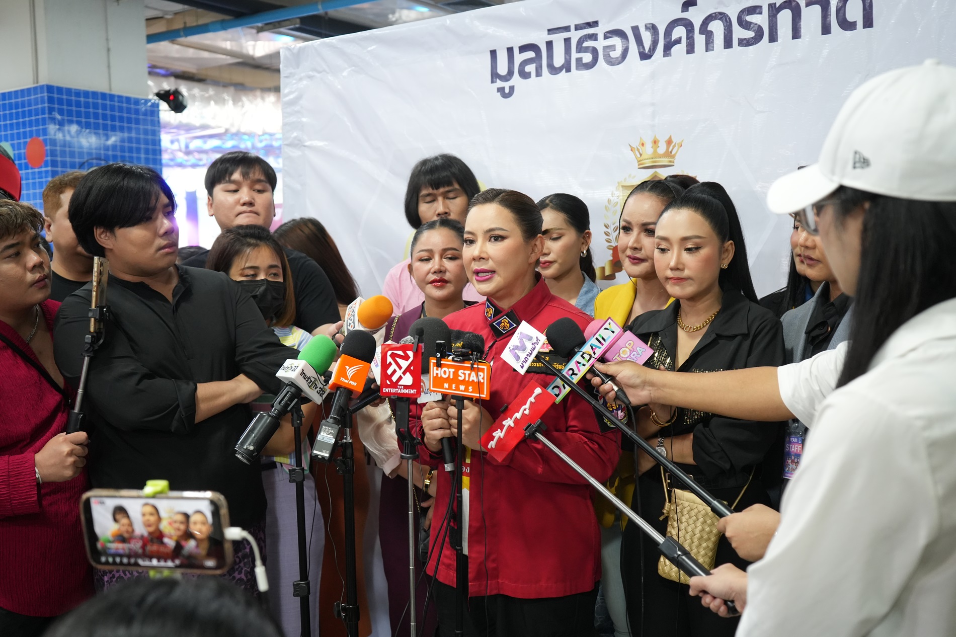 งานคอนเสิร์ตไลฟ์การกุศลเพื่อฟื้นฟูโรงเรียนที่ประสบภัยน้ำท่วมในจังหวัดเชียงราย