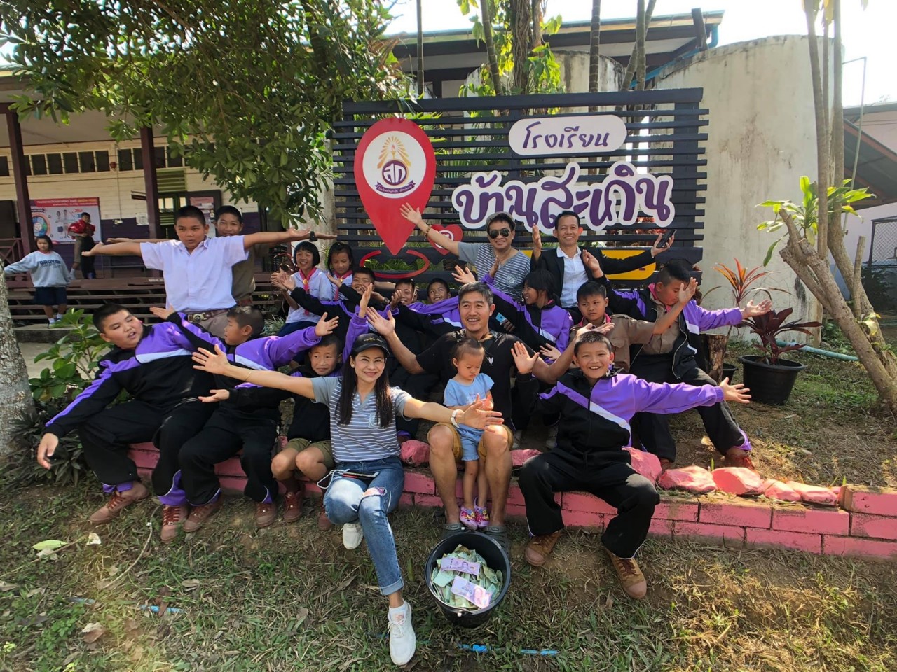 เจ้าของโฮมสเตย์ใจบุญ​ ตั้งตู้บริจาคหน้าห้องน้ำ ช่วยเหลือนักเรียนยากไร้ ด้อยโอกาส 