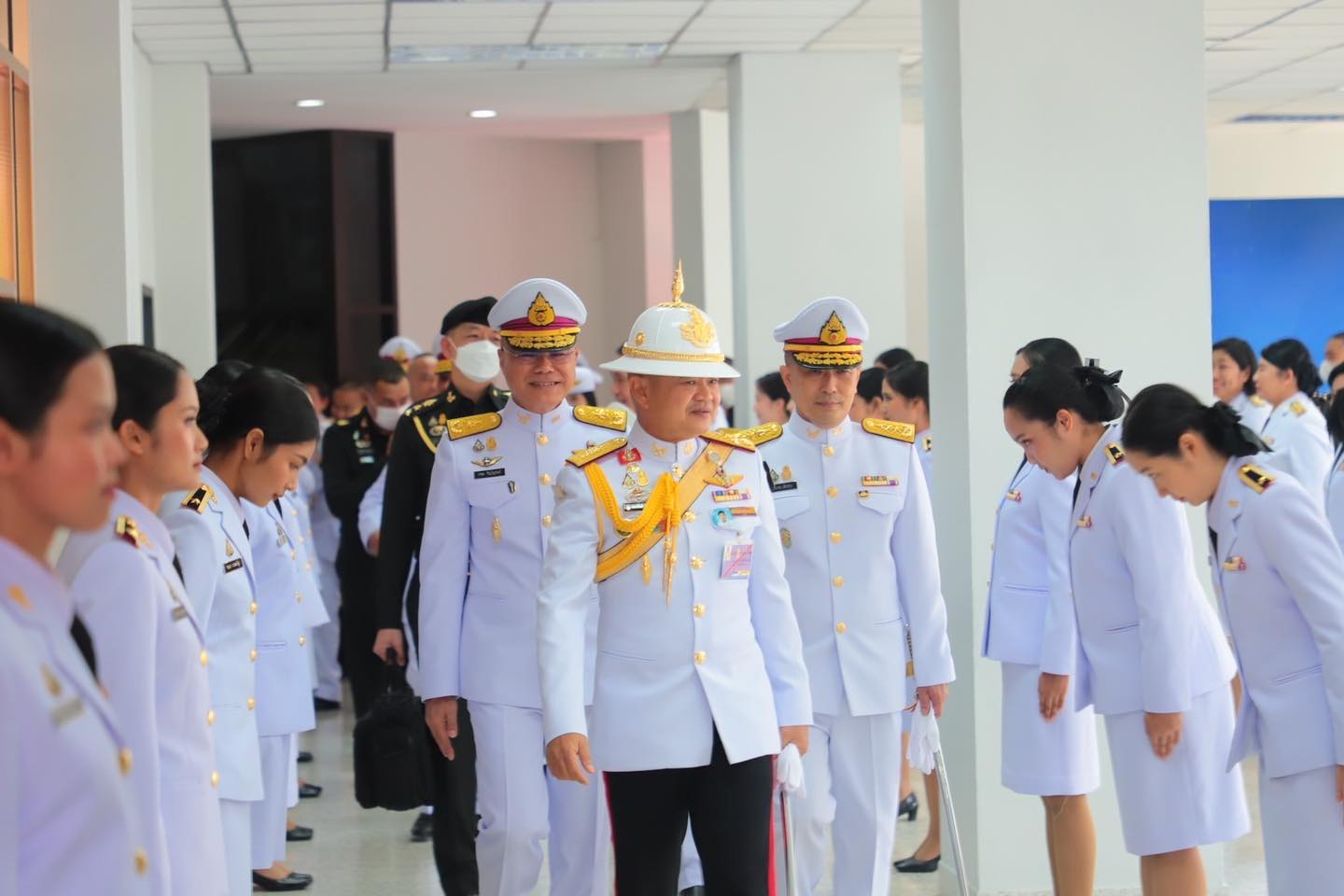 "บิ๊กบี้" ประดับยศ "แพทย์-พยาบาลทหารบก" 83 นาย ย้ำให้ยึดถือจรรยาบรรณวิชาชีพ เสียสละ อดทน 