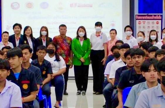 ศาลเยาวชนและครอบครัวกาญจนบุรี จัดโครงการ "ส่งเสริมเยาวชนขับขี่ปลอดภัยรับใบอนุญาตขับรถ"