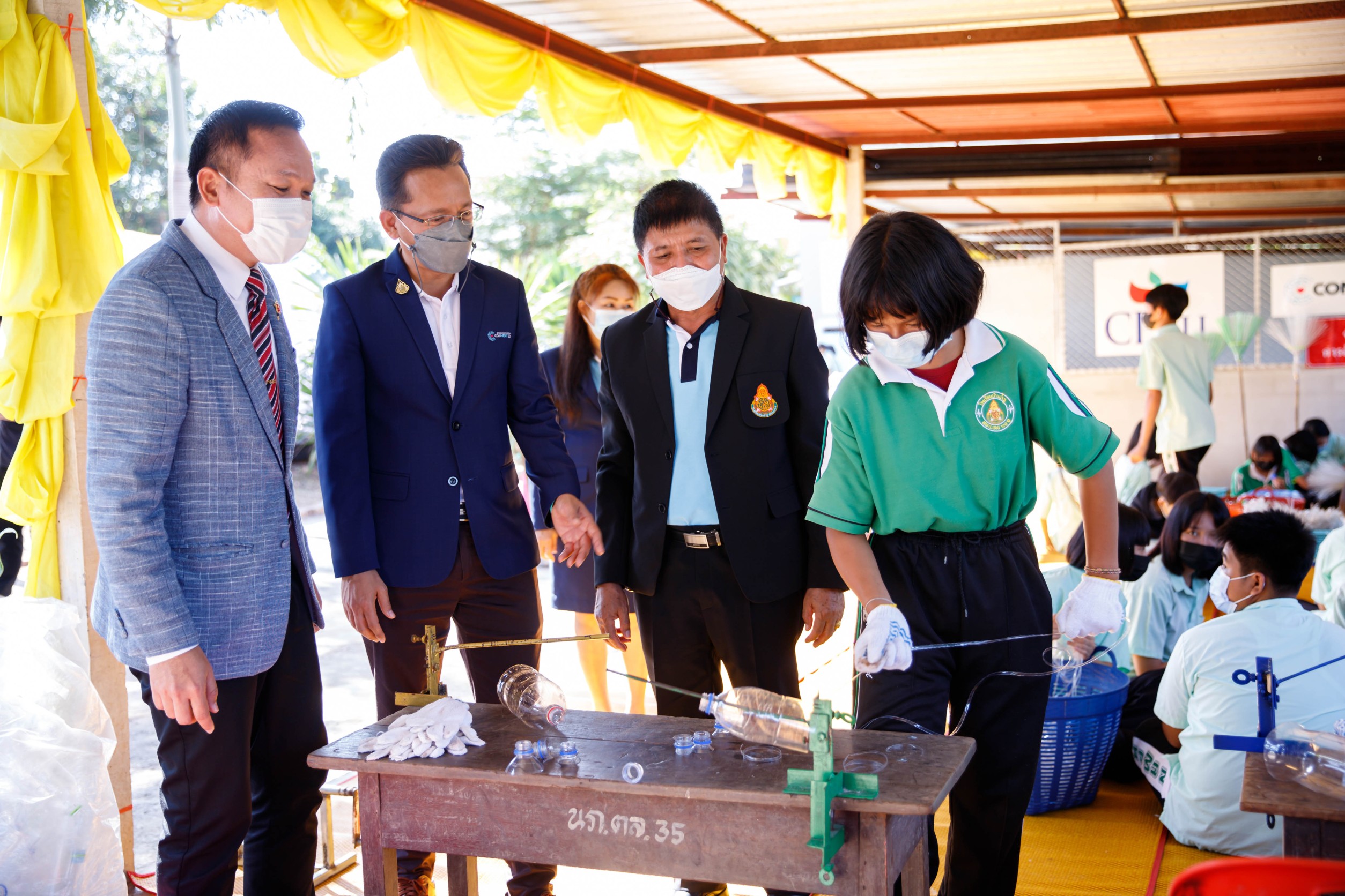 สายกรีนต้องว้าว!  "ผลิตภัณฑ์ไม้กวาดจากขวดพลาสติกรีไซเคิล"  ทนทาน สร้างรายได้ เป็นมิตรสิ่งแวดล้อม   