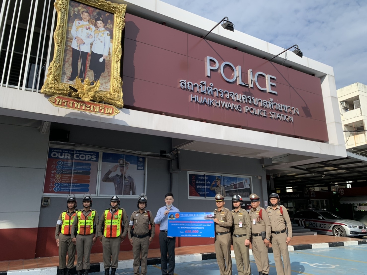 เอกอัครราชทูตจีนประจำประเทศไทยมอบอุปกรณ์ติดตั้งกล้องโทรทัศน์วงจรปิด สน.ห้วยขวาง