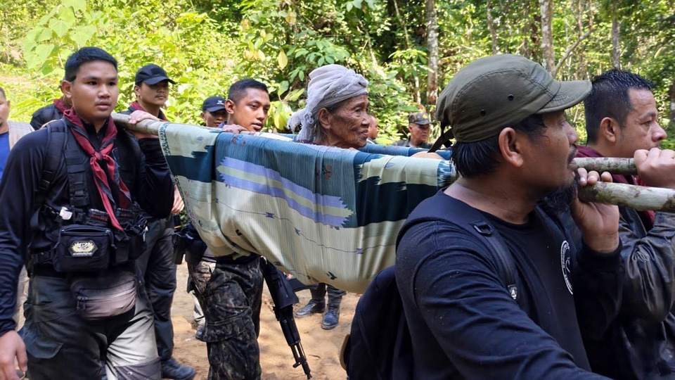 ทหารพราน 48 ระดมกำลังค้นหาประชาชนสูญหายพื้นที่เจาะไอร้อง พบตัว-นำส่ง รพ.ปลอดภัย