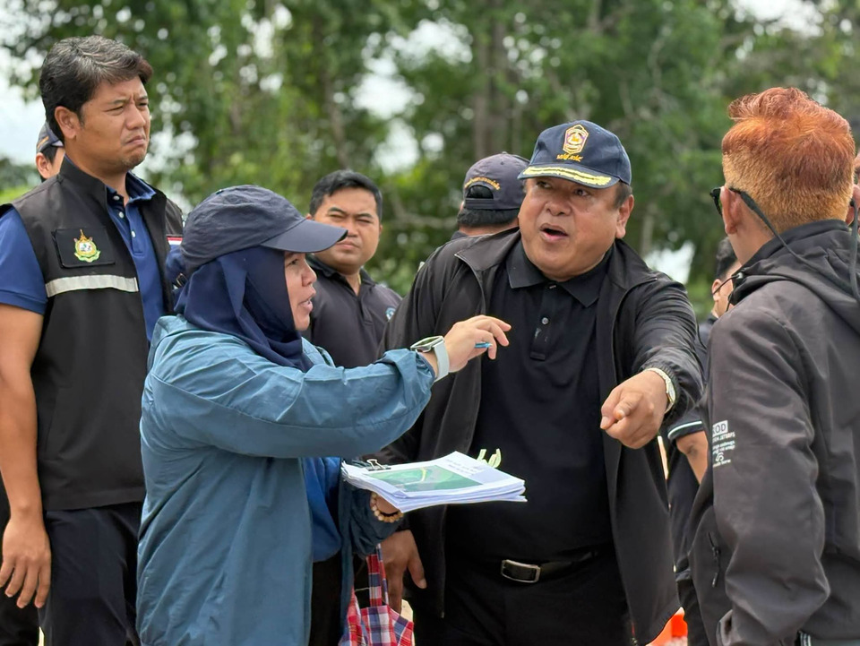 รองผู้ว่าฯ ตรัง ลุยตรวจสิ่งปลูกสร้างรุกล้ำลำน้ำ เร่งจัดระเบียบ-คุมเข้มตามกฎหมาย 