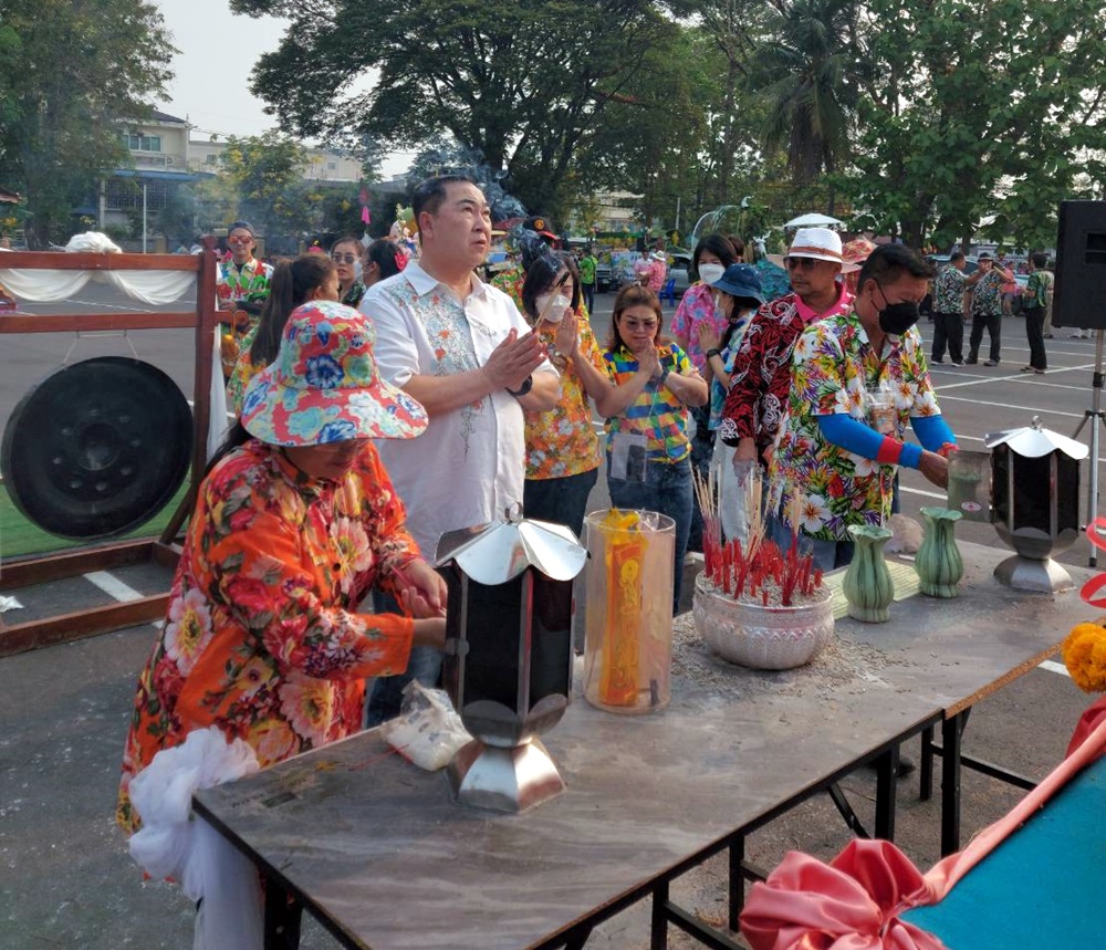 “อดีตนายกเคี้ยง” ร่วมงานมหาสงกรานต์แม่สอด สืบสานวัฒนธรรม ประเพณีท้องถิ่น  