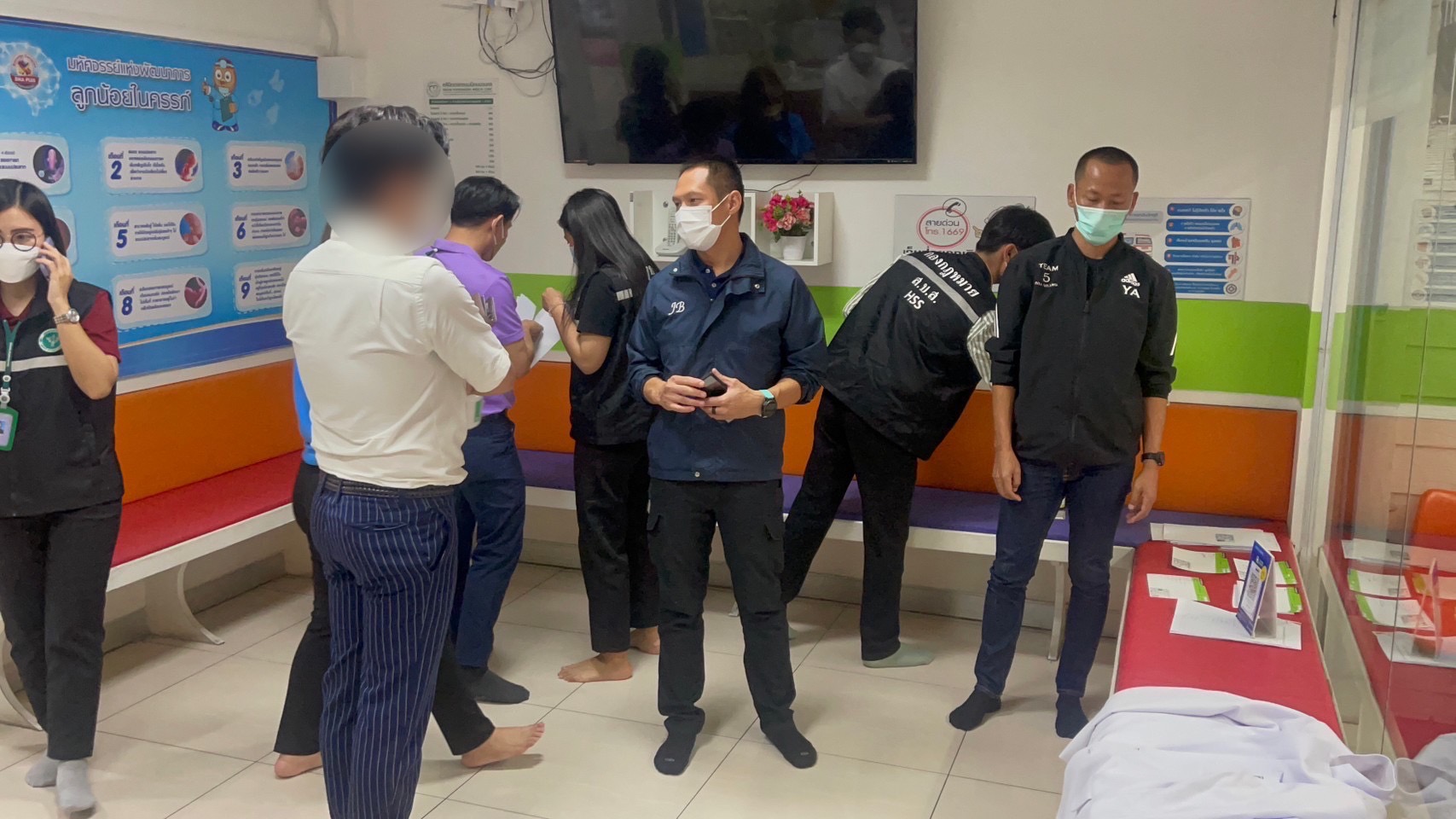 จับกุม 2 หมอเถื่อน ตรวจค้นคลินิกเถื่อน 2 จุด ลักลอบเปิดรักษาโรคทั่วไปให้ประชาชน