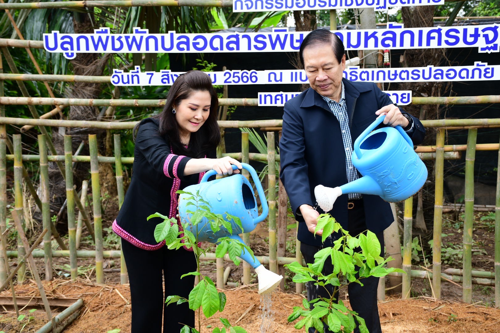  เทศบาลนครเชียงรายเดินหน้าเมืองอาหารปลอดภัย ทำแปลงสาธิตปลูกผักปลอดสารที่หาดเชียงราย