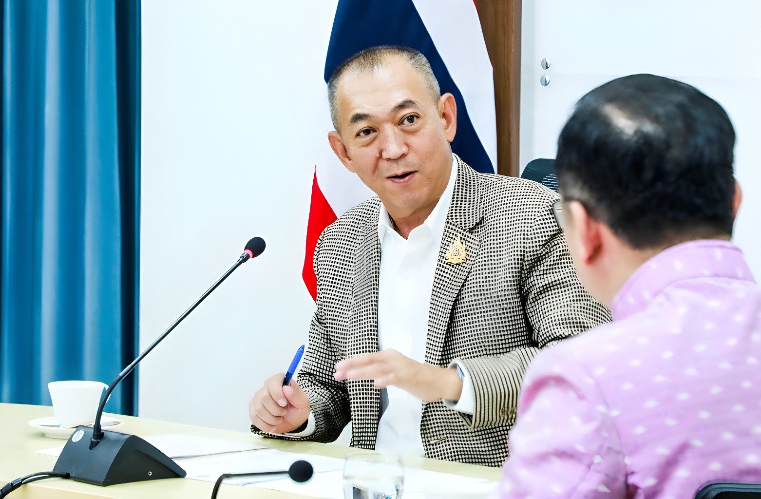 "เฉลิมชัย" เผยไม่รู้ "ปชป." มีโควต้า "รองโฆษกรัฐบาล" หรือไม่ แจ้ง "นายกฯ" แล้ว ถ้าได้ก็พร้อม