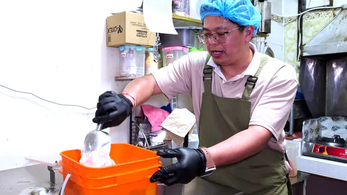 หนุ่มวิศวะทิ้งเงินเดือนหลักแสน ลาออกตามฝัน เปิดร้าน “ไอติมไทย ชัยบุรี”