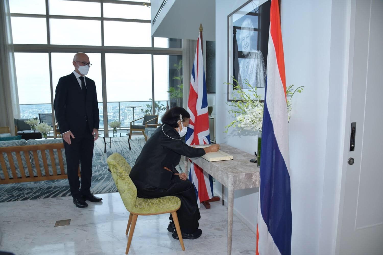 กรมสมเด็จพระเทพฯ ทรงลงพระนามถวายความอาลัยแด่ "สมเด็จพระราชินีนาถเอลิซาเบธที่ 2"