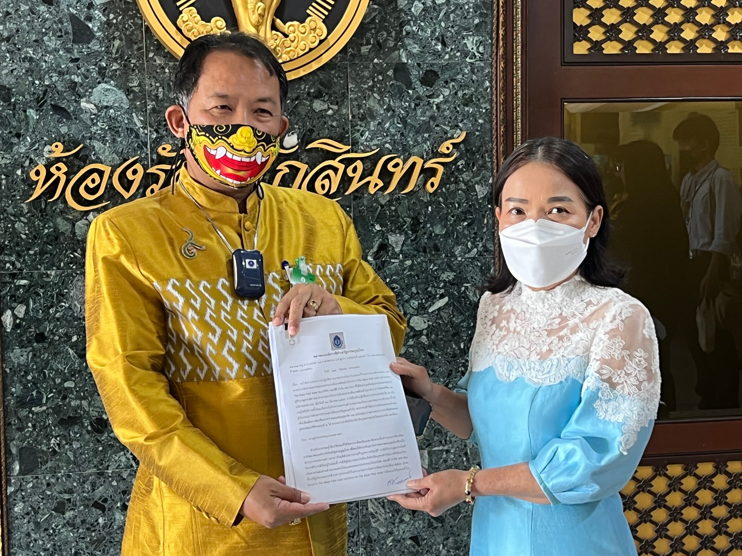 ศรีสุวรรณ บุกร้องผู้ว่าฯกทม.สอบ จนท.เอื้อประโยชน์ให้เอกชนเก็บเงินค่าผ่านสะพานพระโขนง