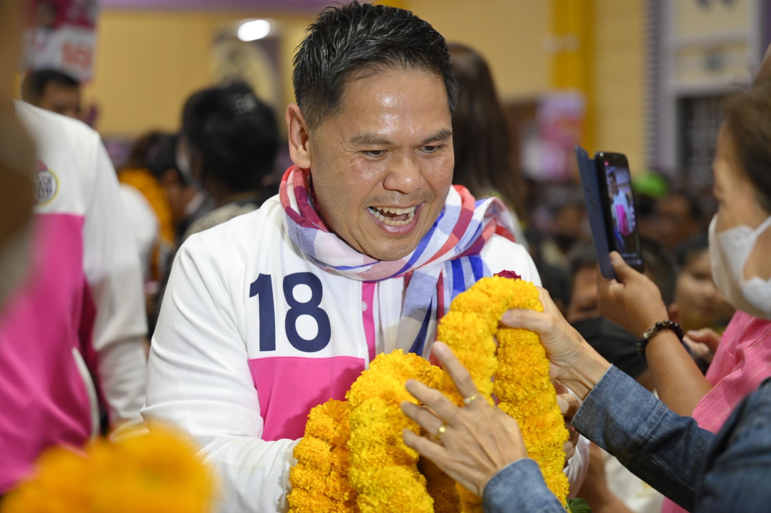 “วราวุธ” ลุยอุบลฯชู นโยบาย “ว้าวไทยแลนด์” แจกพันธุ์ข้าวดี-ขุดบ่อบาดาล  “ประภัตร” อ้อนขอให้ผู้สมัคร“ชทพ.” ได้ทำงานเหมือนอดีต