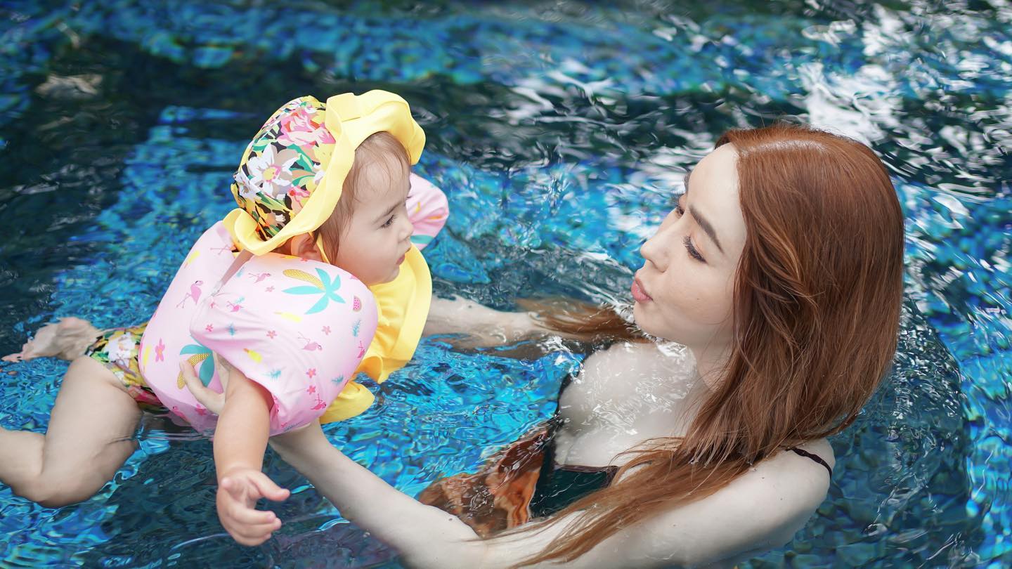 แอน จักรพงษ์ รับบทคุณแม่ เปิดตัวพรีเซนเตอร์ใหม่ น้องแอนดรูว์ น้องแองเจิ้ลกับผลิตภัณฑ์ใหม่ Anjoy สนุกทุกวัน อ่อนโยนทุกเวลา