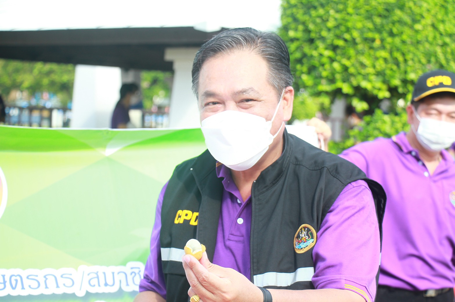 สำนักงานสหกรณ์ตราด กระจายลำไยช่วยเหลือชาวเกษตรกรในภาคเหนือ  แก้ปัญหาราคาผลไม้ตกต่ำ 