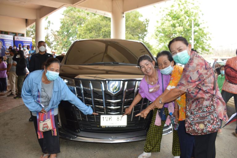 คอหวยแห่ส่อง! ทะเบียนรถ “บิ๊กตู่” ลงพื้นที่หาเสียงอุตรดิตถ์