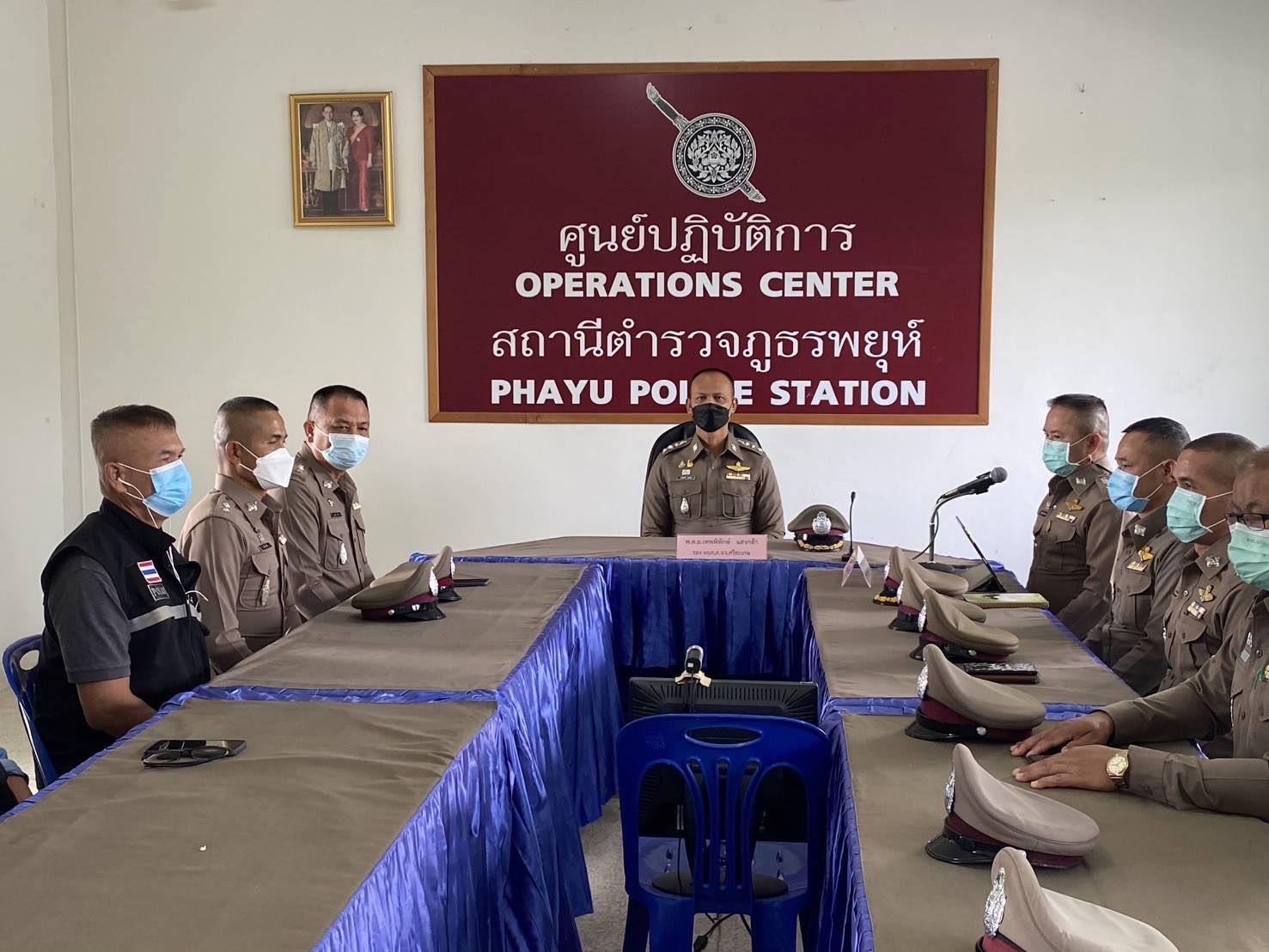 รอง ผบก.ภ.จว.ศรีสะเกษ ตรวจเยี่ยมพื้นที่ ย้ำนโยบายสำคัญของรัฐบาล/ตร./ภ.3 ให้เจ้าหน้าที่ตำรวจทราบ ถือปฏิบัติ    