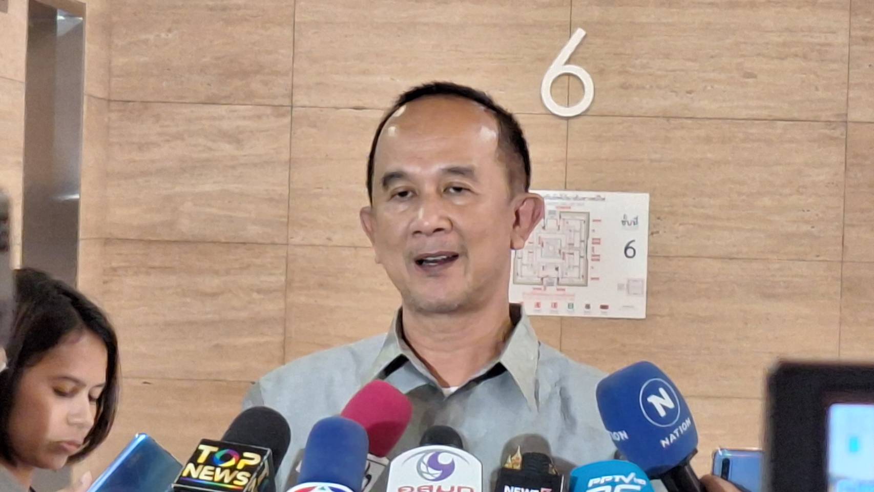 "สว.อลงกต" ดีใจสื่อนำแสงมาให้ ลั่นดังกว่าสส.อยู่ 3 ปี ยันไม่ได้ซ้ำเติมชาวบ้าน แต่ไม่เห็นด้วยตั้งกมธ.ศึกษาแก้ปัญหาน้ำท่วมไม่ได้   