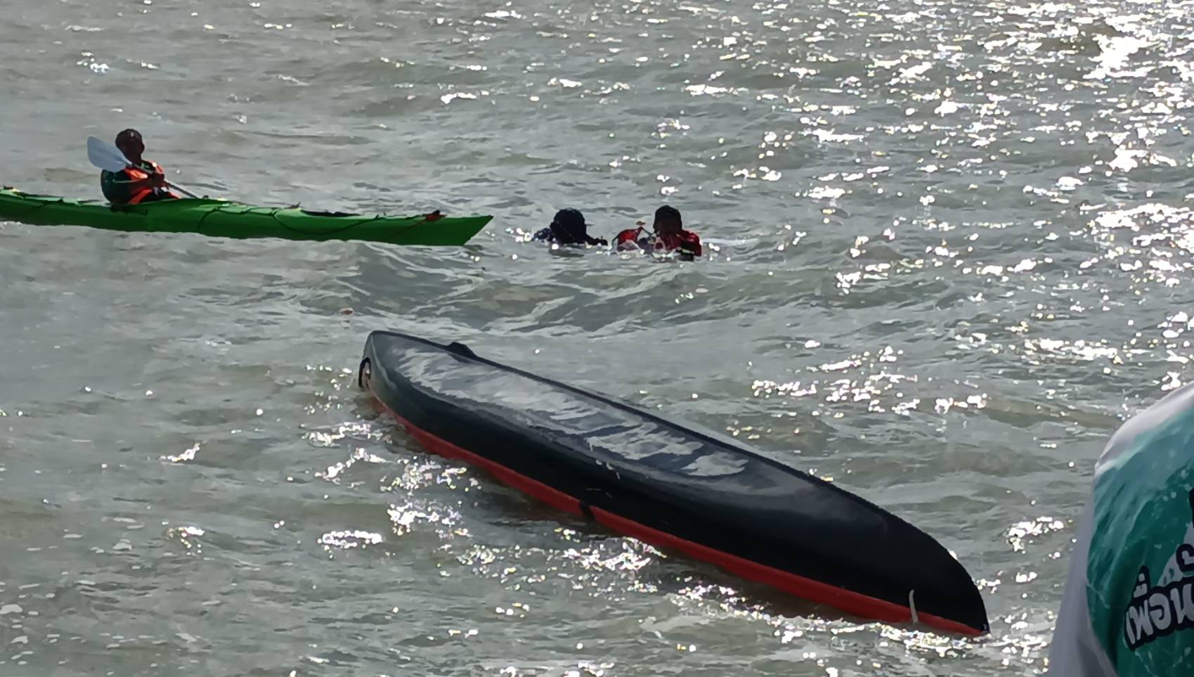 ด่วน!!ไทยเร่งช่วยชีวิตคณะนักกีฬาพายเรือคายัคลังกาวีมาสตูลเกิดล่มจากคลื่นลมแรง