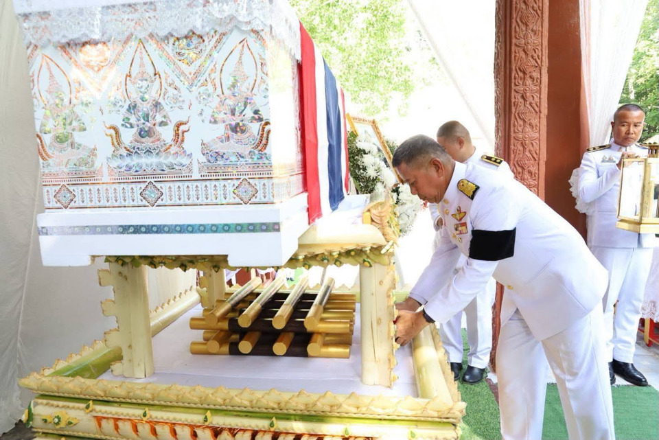 “ไม่มีอะไรเจ็บปวดไปกว่าการสูญเสียลูกน้อง” รมว.กลาโหม นำพิธีพระราชทานเพลิงศพทหารกล้า ลั่นดูแลครอบครัวผู้เสียสละจนสุดกำลัง
